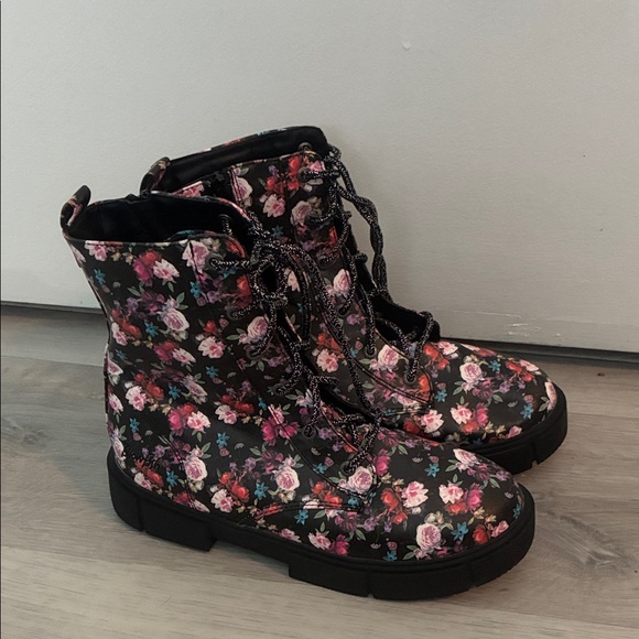 Blowfish Other - Blowfish Malibu Kids Floral Combat Boots – Girls Size 5